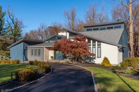 20 Maywood Ct, Caldwell, NJ 07006