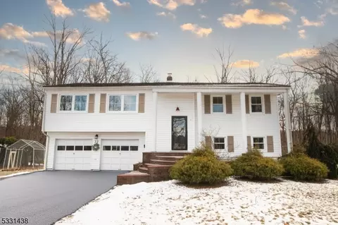 22 Greenbriar Dr, Berkeley Heights, NJ 07922