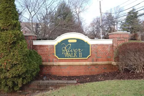 115 Rock Creek Dr, Clifton, NJ 07014