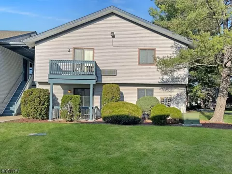 20 Delar Pkwy #103, Franklin Park, NJ 08823