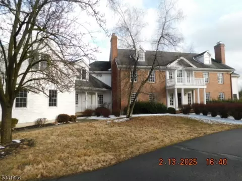 7 Hedge Row Xing, Lebanon, NJ 08833