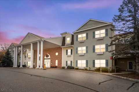 2 Richmond Rd #104, West Milford, NJ 07480
