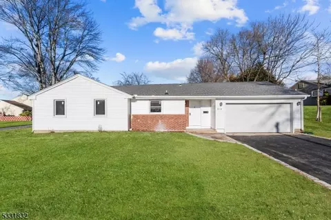 216 Eagle Dr, Emerson, NJ 07630
