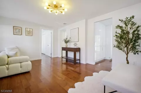 2 Wallace St, Edison, NJ 08817 photo 3