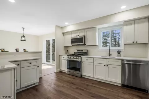 121 Jadach Dr, Dunellen, NJ 08812
