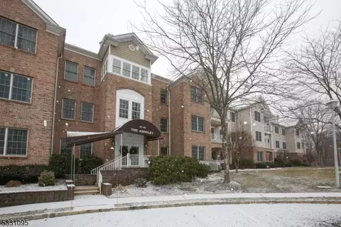 51 Ridgeview Ln, Mount Arlington, NJ 07856