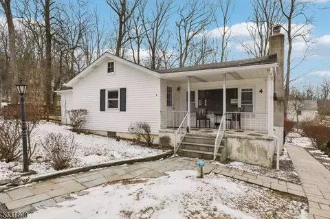 4 Fawn Lake Rd, Hardyston, NJ 07460