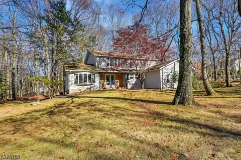 4 Rosalyn Dr, Washington Twp, NJ 07853