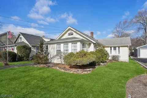 7 Maple Ave, Morris Plains, NJ 07950