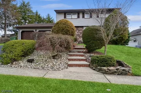 4 Zaleski Dr, Sayreville, NJ 08872
