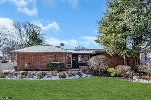 939 Lake Ave, Clark, NJ 07066