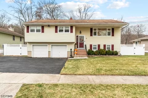61 Charles St, Bloomingdale, NJ 07403