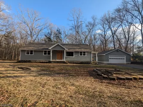 106 Millbrook Rd, Hardwick Twp, NJ 07825