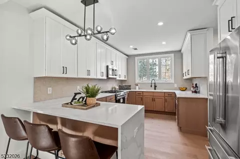 4 Log Rd, Morristown, NJ 07960