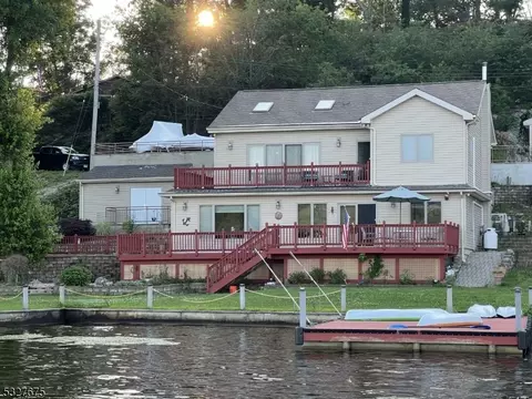 47 N Lakeside Ave, Jefferson, NJ 07849