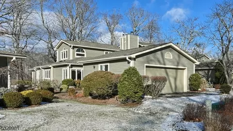23 Stone Row Ln, Jefferson, NJ 07438