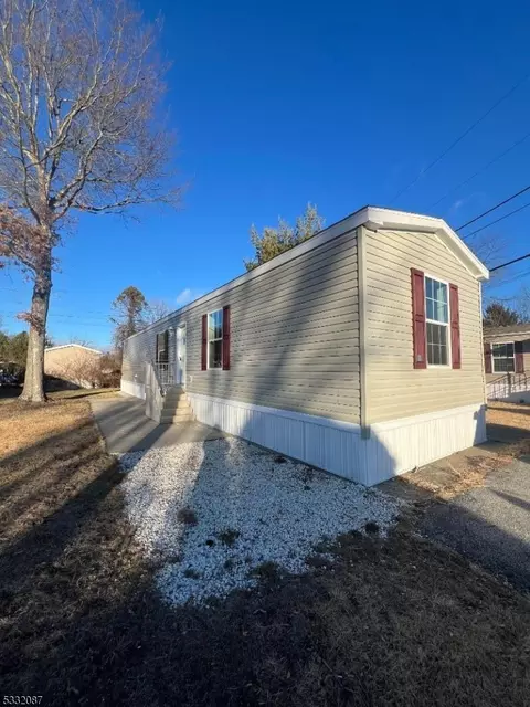 18 Briarwood, Lafayette, NJ 07848