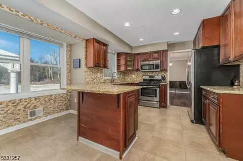 28 Apple Tree Rd, Flemington, NJ 08822 photo 4