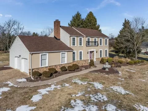 28 Apple Tree Rd, Flemington, NJ 08822