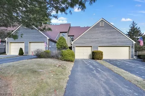18 Quincy Ln #G, West Milford, NJ 07480
