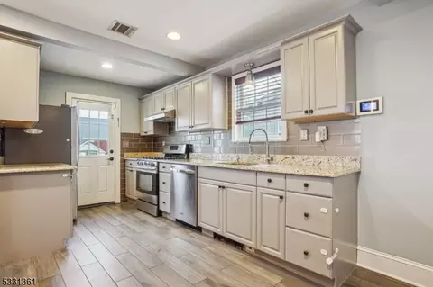 388 Parker Ave, Hackensack, NJ 07601 photo 4