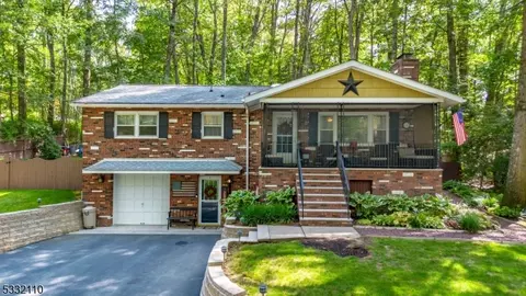 4 Martin Ln, Sussex, NJ 07461