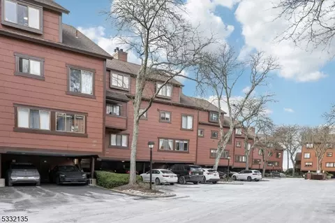 251 Sunset Ky, Secaucus, NJ 07094