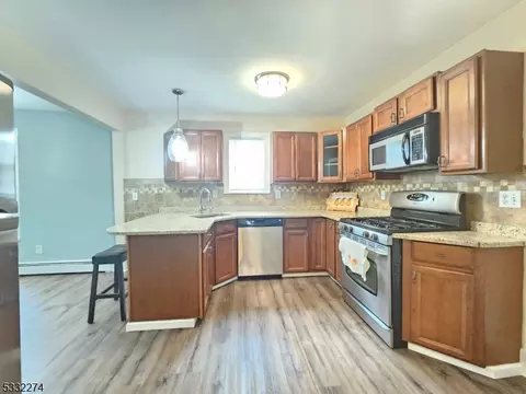 509 E 3rd St, Plainfield, NJ 07060 photo 3