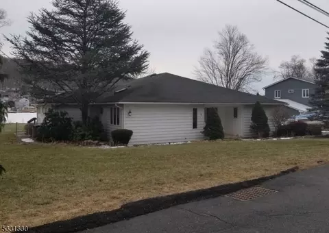 12 Lorettacong Dr, Jefferson, NJ 07849