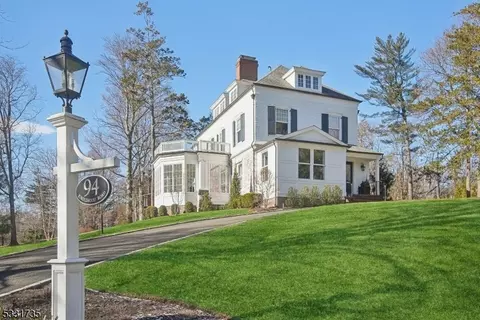 94 Knollwood Rd, Millburn Twp, NJ 07078