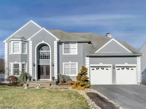 5 Dickinson Ct, Roxbury Twp, NJ 07852
