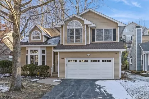 10 Smoke Rise Ln, Bedminster, NJ 07921