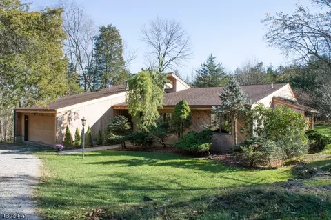 25 Cliffview Dr, Lafayette, NJ 07848