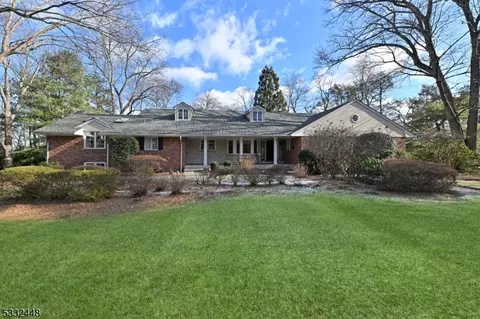 542 Taunton Rd, Wyckoff, NJ 07481