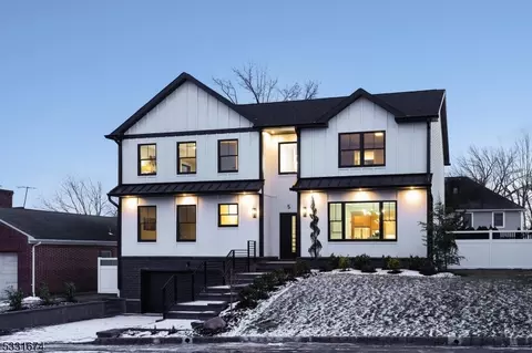 5 Oak St, Clark, NJ 07066