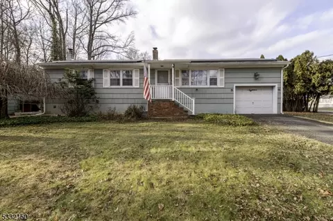18 Riverside Dr, Pequannock Twp, NJ 07440