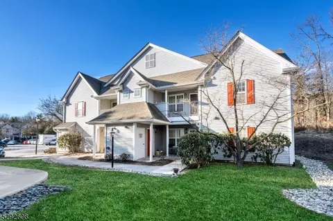 4711 Tudor Dr, Pompton Plains, NJ 07444