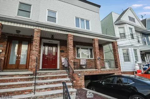 19 W 44th St, Bayonne, NJ 07002
