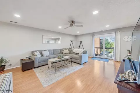 1305 Edison Glen Ter #1305, Edison, NJ 08837