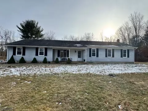 135 Fairmount Rd, Tewksbury Twp, NJ 07830