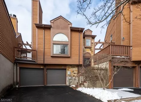 28 Faesch Ct, Rockaway, NJ 07866