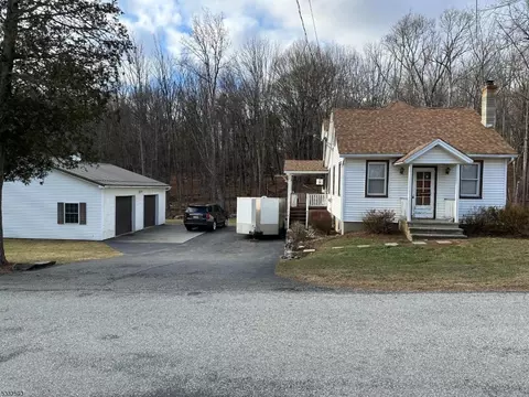 15 Mudtown Rd, Wantage, NJ 07461