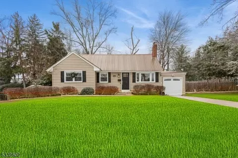 1961 Grenville Rd, Scotch Plains, NJ 07076
