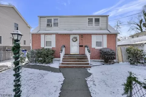 14 Grandview Ave, Middlesex, NJ 08846