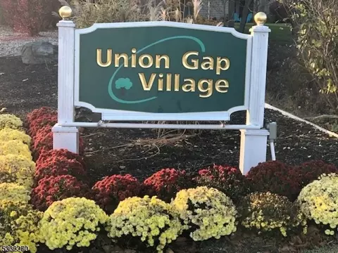 108 Overlook Dr, Clinton, NJ 08809