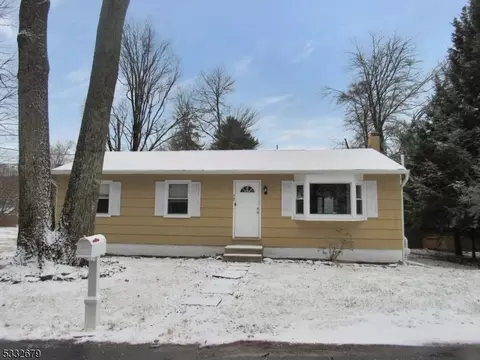 33 Cooley Ln, West Milford Twp, NJ 07421