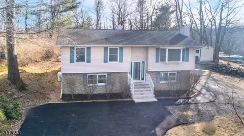 98 Espanong Rd, Jefferson, NJ 07849