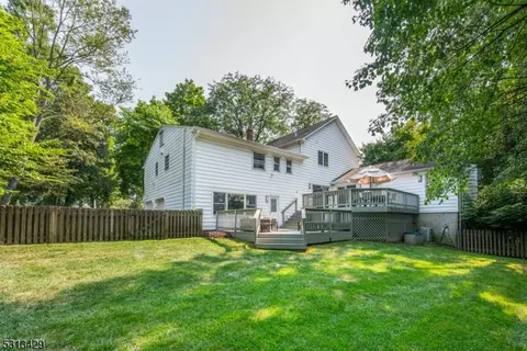 27 Cherry Hill Rd, Livingston, NJ 07039