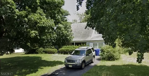 17 Tamarack Rd, Franklin Twp, NJ 08873