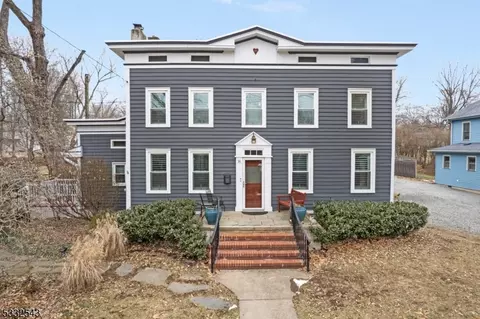 16 Water St, Clinton, NJ 08809